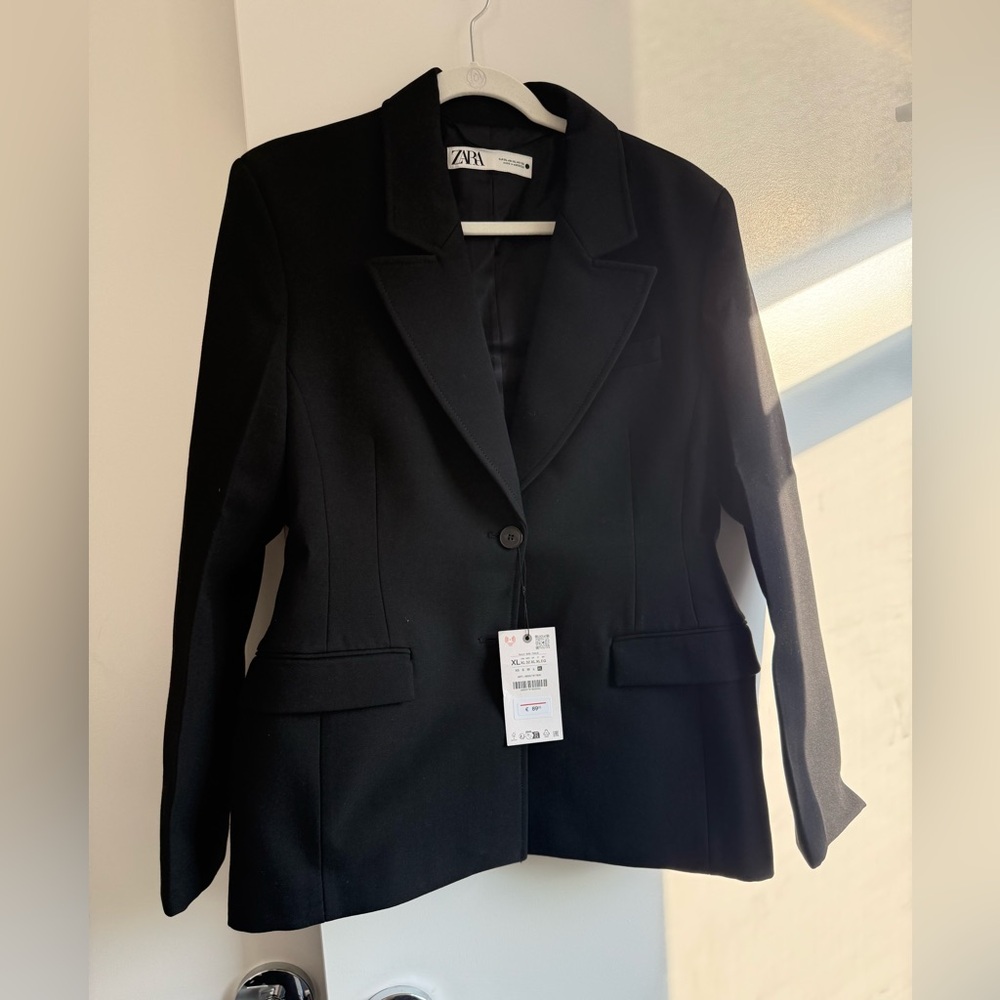 Zara Black Tailored Blazer FITTED BLAZER WITH SHOULDER PADS ZW COLLECTION